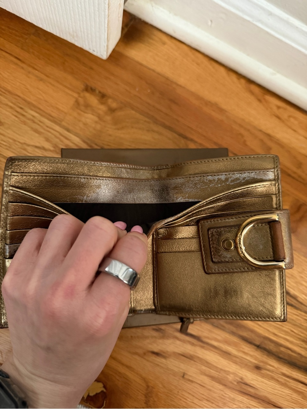 Vintage Gucci Abbey D-Ring Compact Wallet with Box - Picture 6 of 12